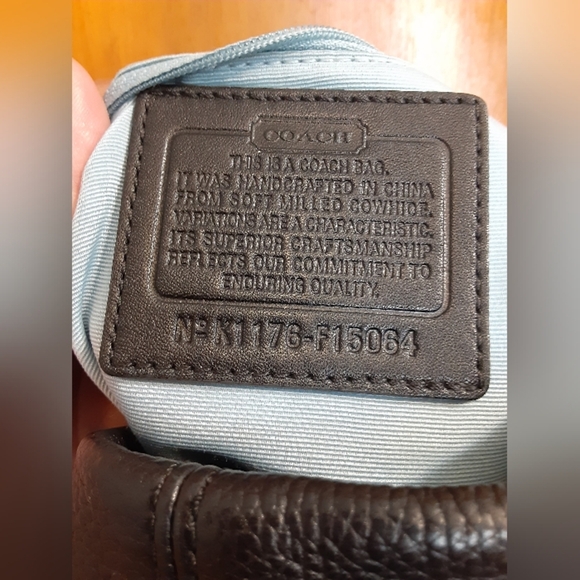 Coach Black Leather Shoulder Bag Silver Hardware Side Zip Pocket Inside Pocket - Picture 8 of 9